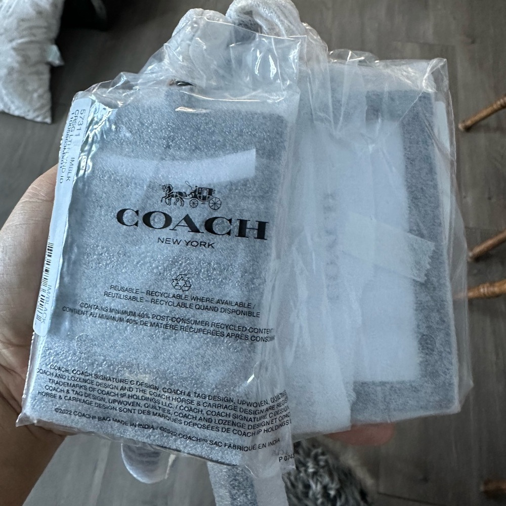 Coach Id Lanyard ( New ) - Picture 7 of 13